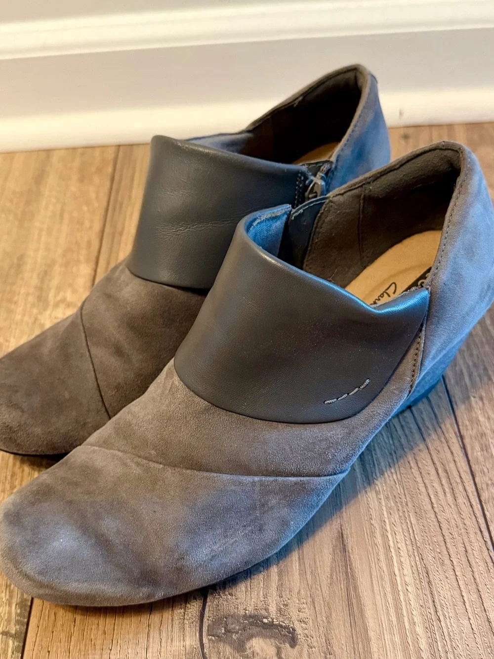 Clarks Collection Cushion Soft Taupe Suede Leather Wedge Ankle Booties 8.5